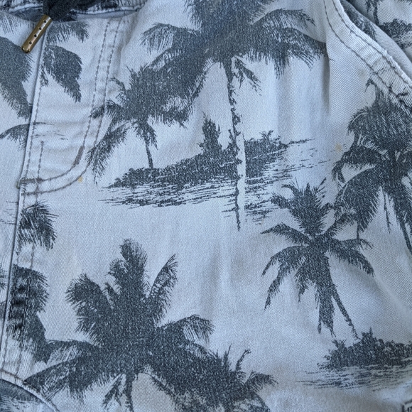 Brooklyn Cloth shorts tropical print cargo shorts. size medium - Picture 12 of 14